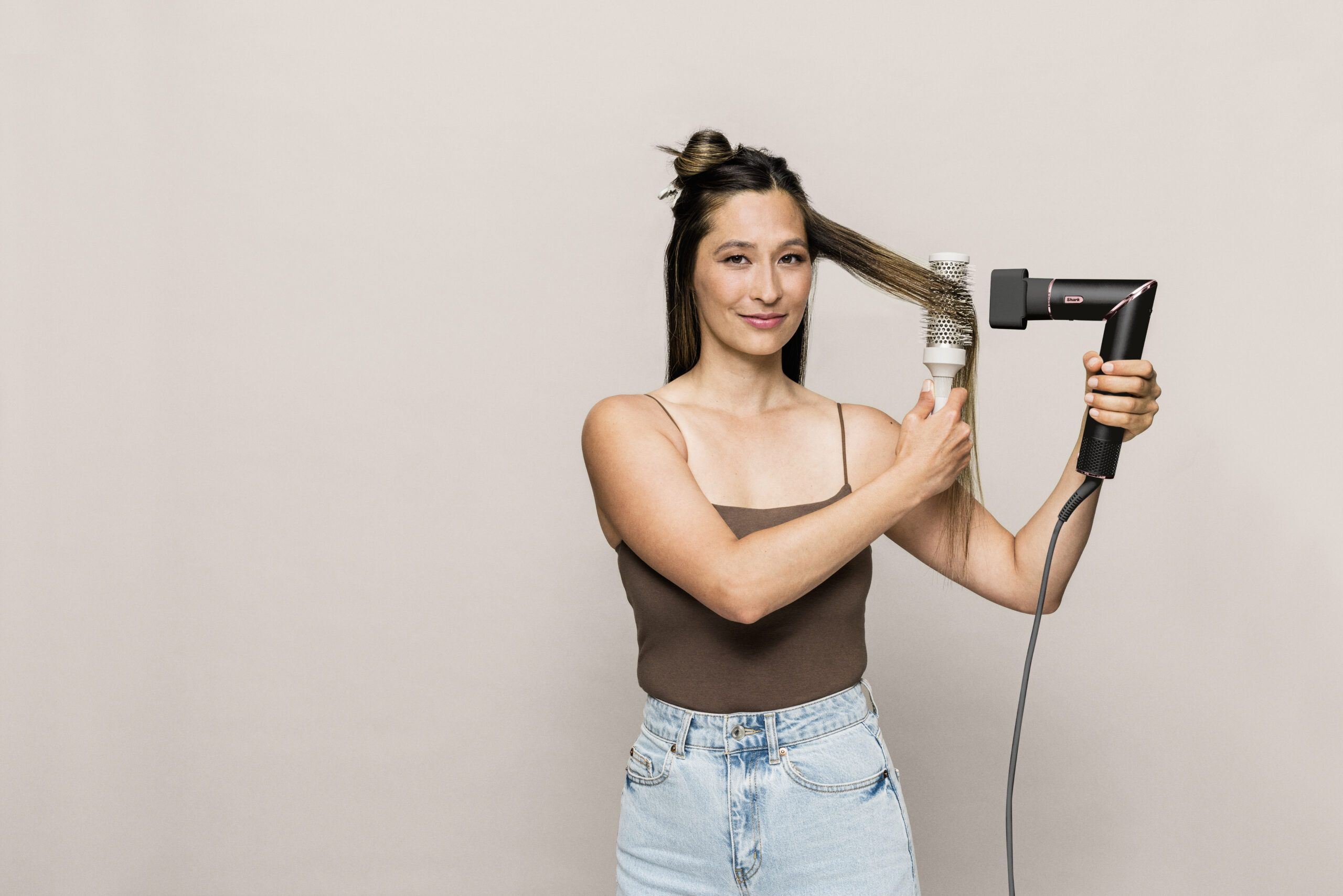 HD424EU_InUse_Concentrator_Joy_Styling_Front3_RGB