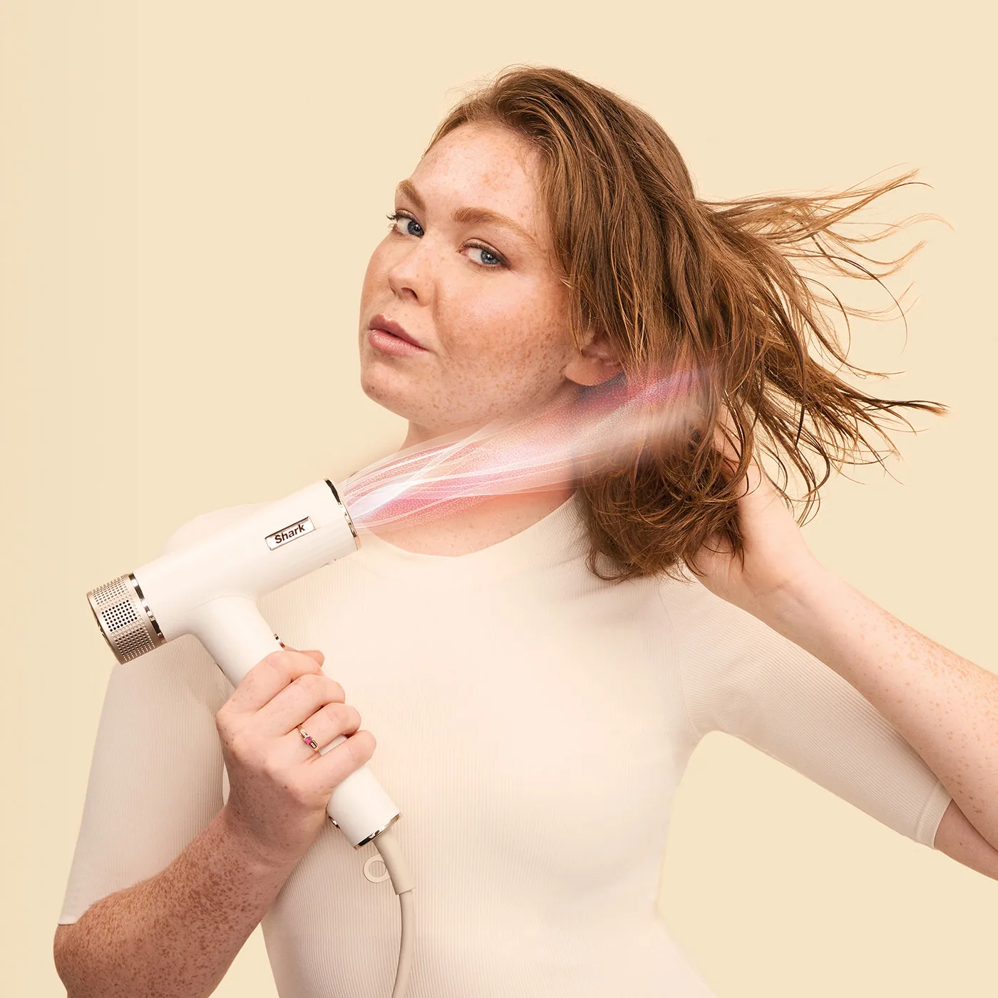 Shark-HD300-InUse-HairDryeAllison-Styling-AirFlow