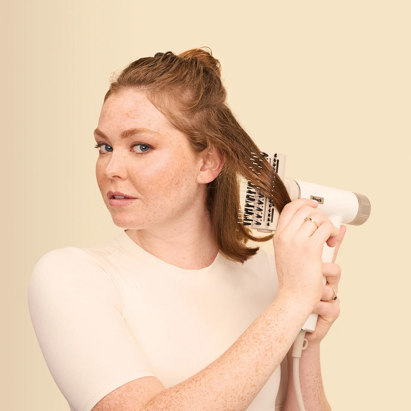 Shark-HD300-InUse-StylingBrush-Allison2-Styling2