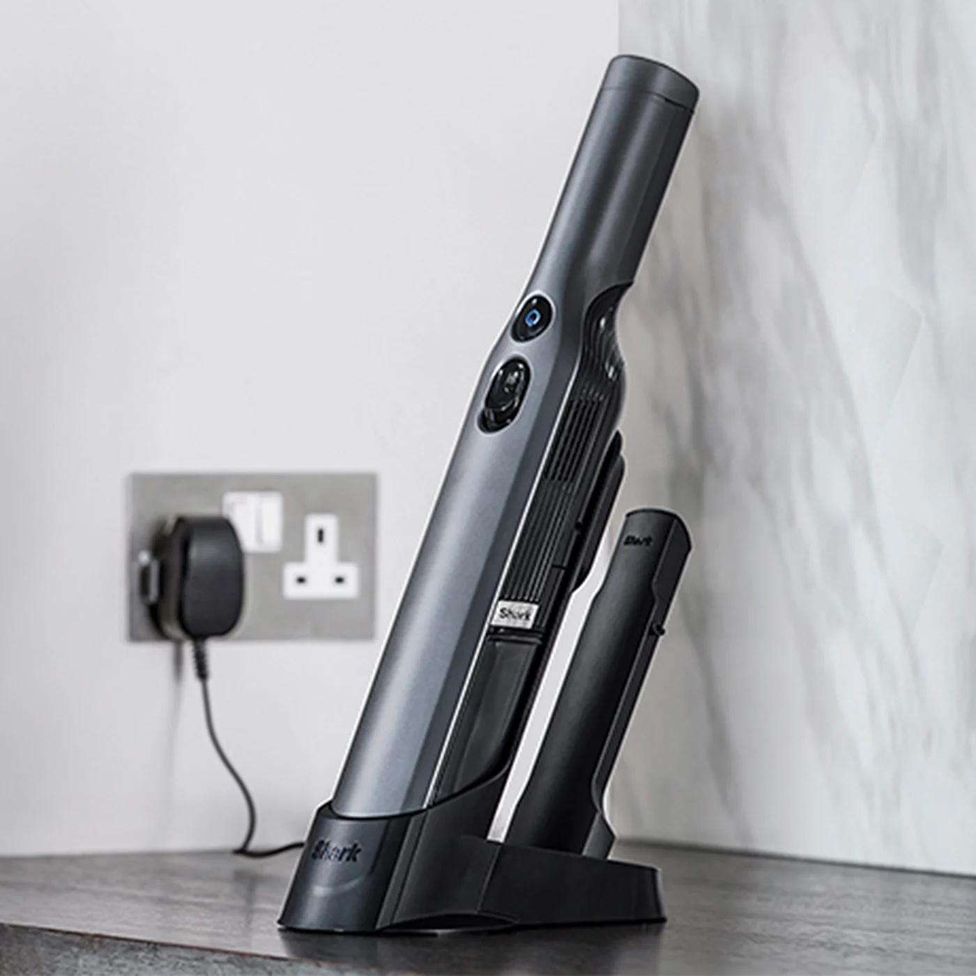 Shark-Handheld-WV200UK-Charge-Sideboard_odigtr