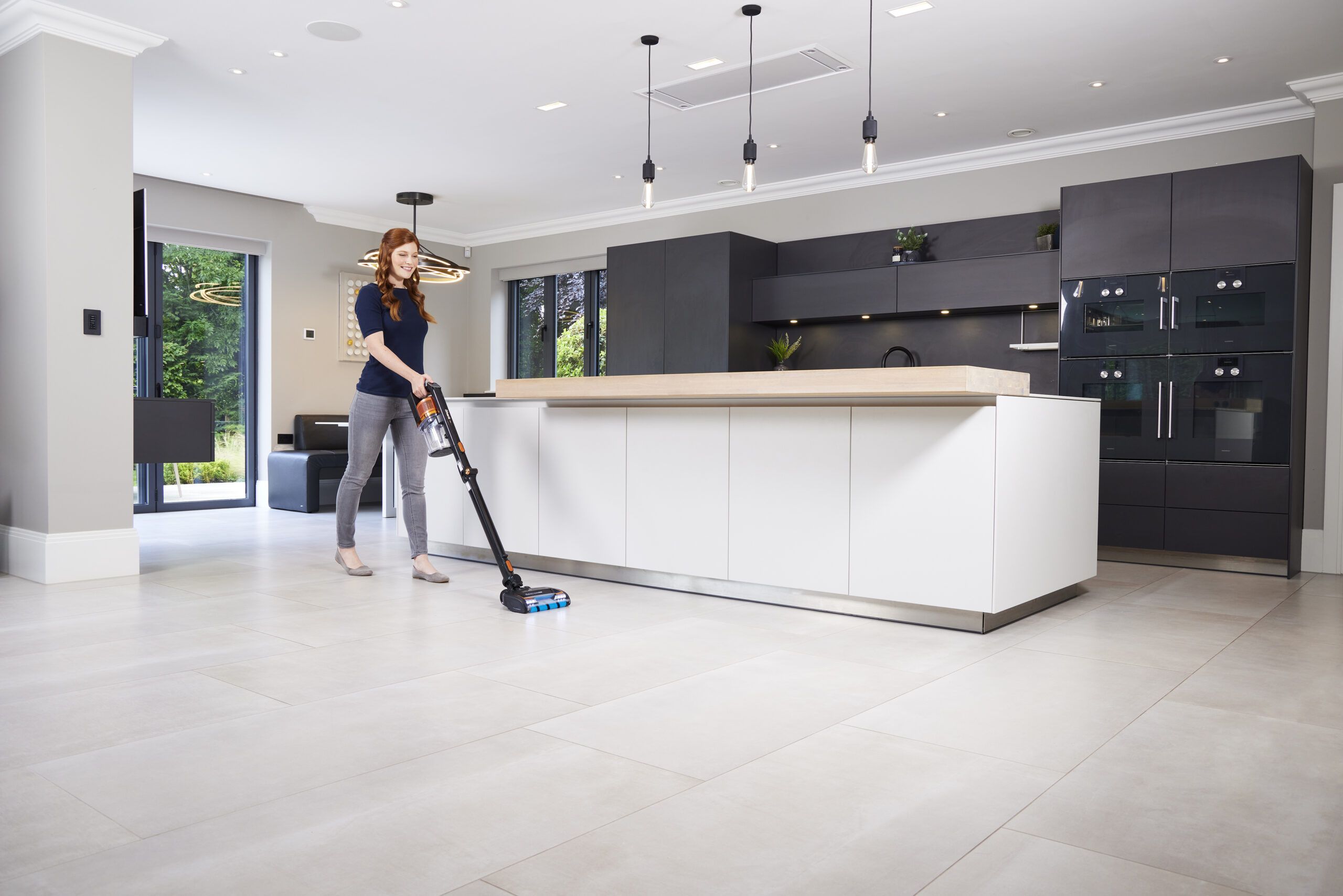 Shark-IZ300UK-ORANGE-Kitchencordlesshardfloor-female