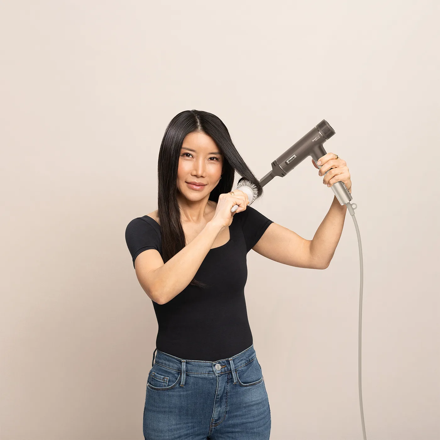 Shark-R-HD500Series-UK-EU-InUse-ConcentratoShark-R-MiNah-Styling2