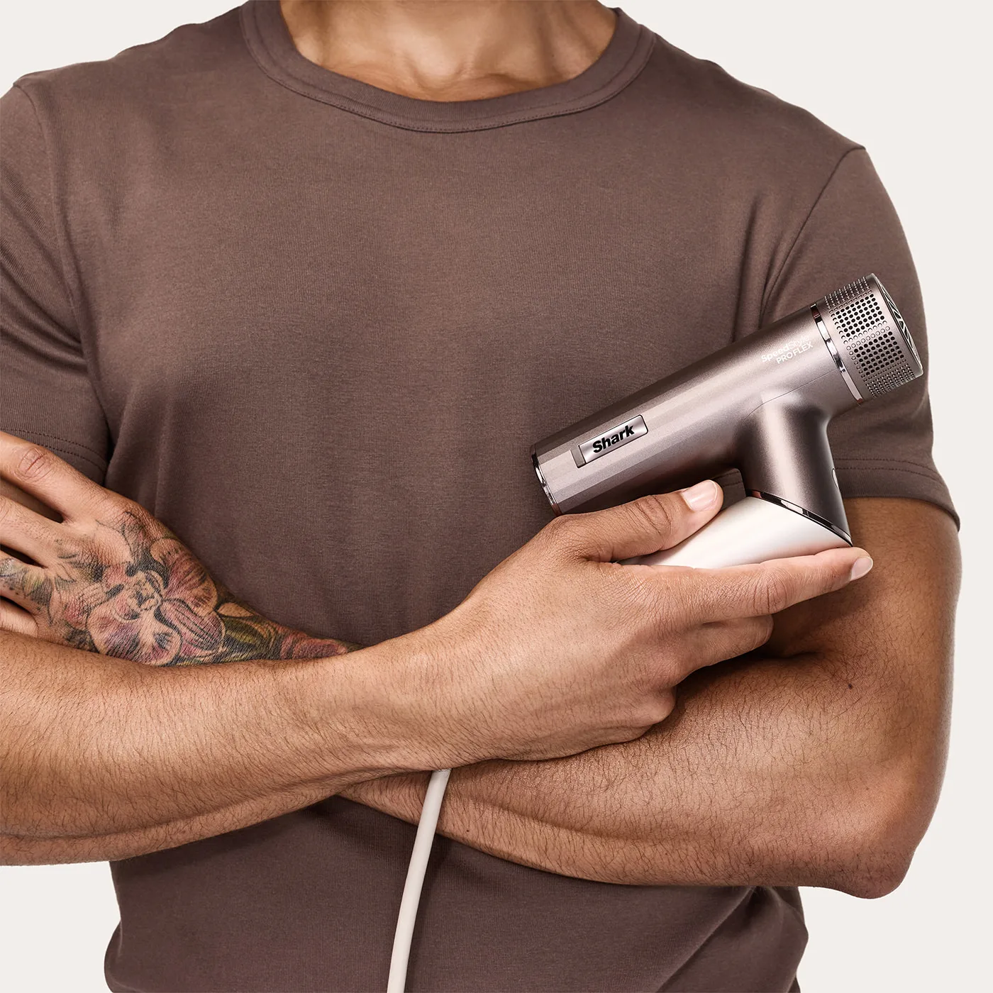 Shark-R-HD500Series-UK-EU-InUse-DryeShark-R-Chico-Folded-0867