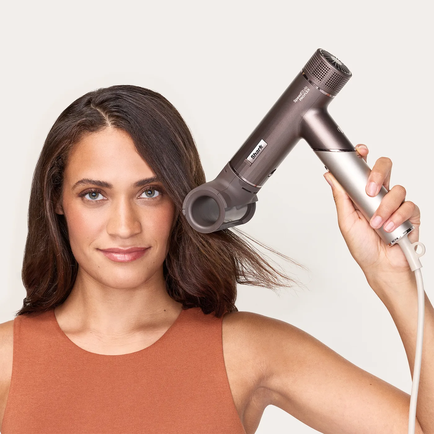 Shark-R-HD500Series-UK-EU-InUse-FrizzFighteShark-R-Ireland-Styling-1751